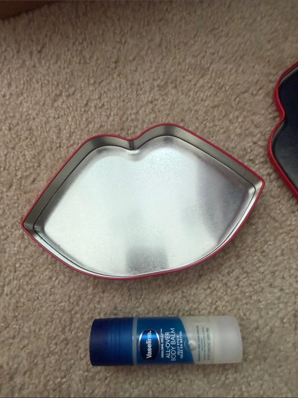 MAC Cosmetics Glossy Red Lip-Shaped Accessory Tin Case